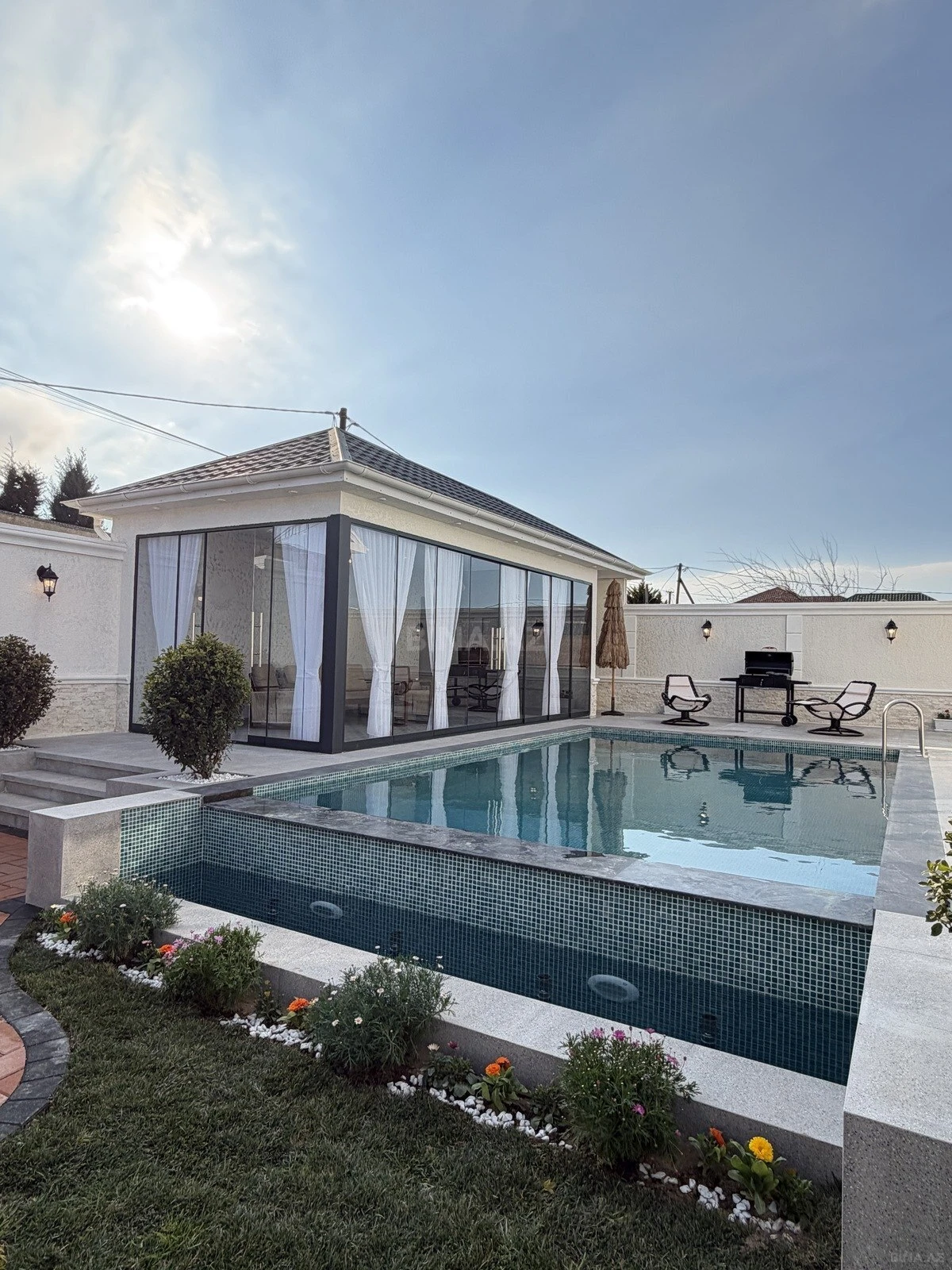 Satılır 4 otaqlı həyət evi 200 m²