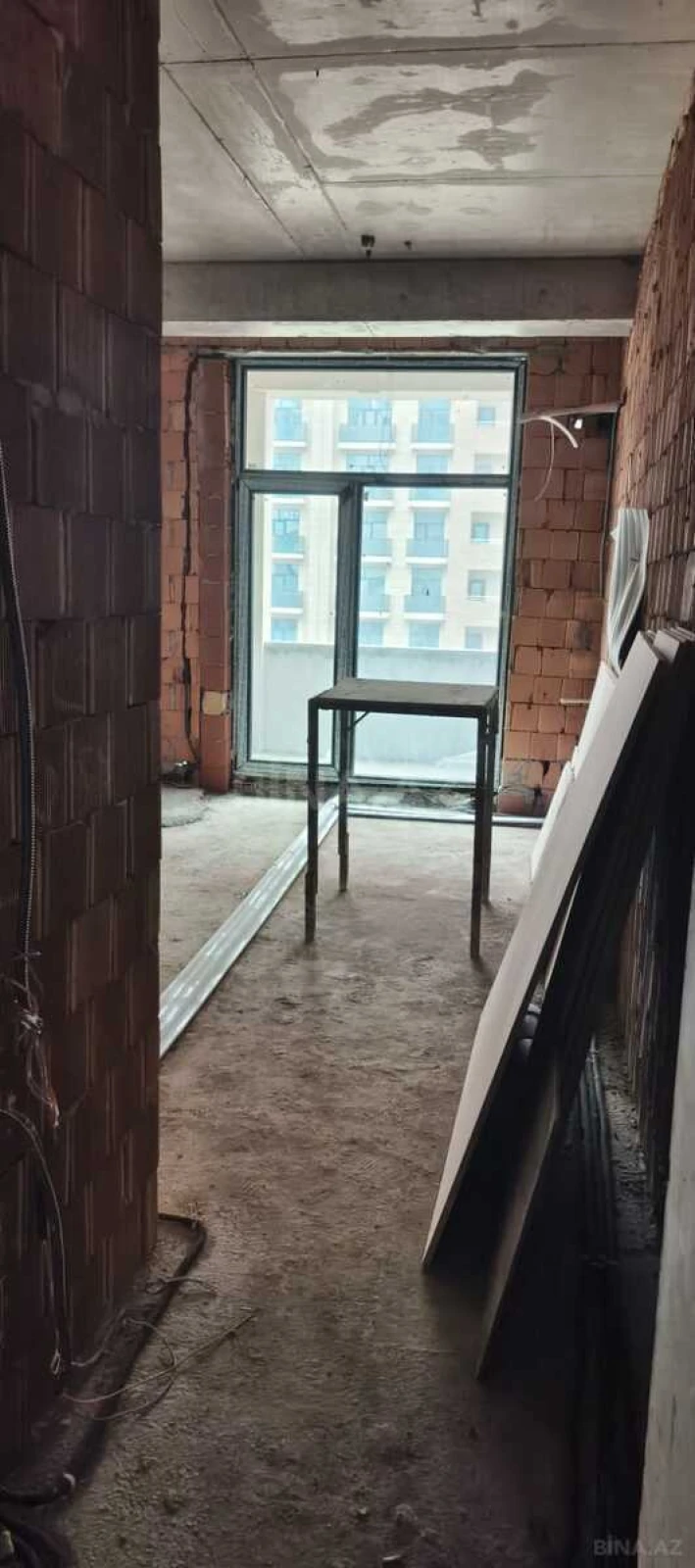 Satılır 1 otaqlı mənzil 67 m²