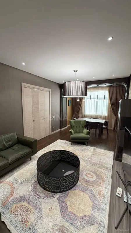 Satılır 3 otaqlı mənzil 140 m²