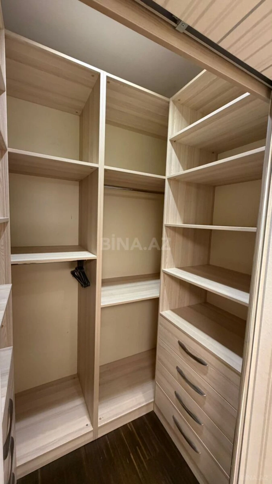 Satılır 3 otaqlı mənzil 140 m²