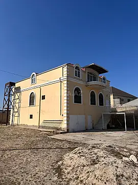 Satılır 4 otaqlı həyət evi 300 m²