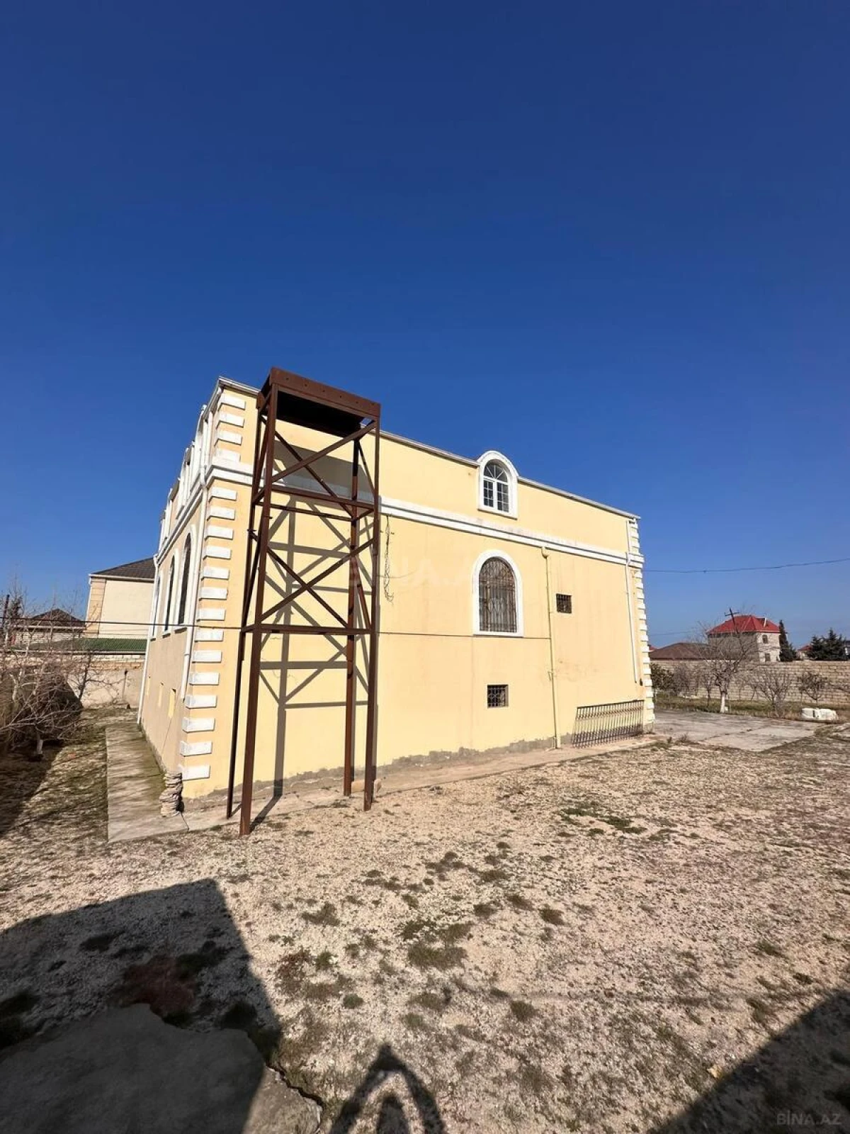 Satılır 4 otaqlı həyət evi 300 m²