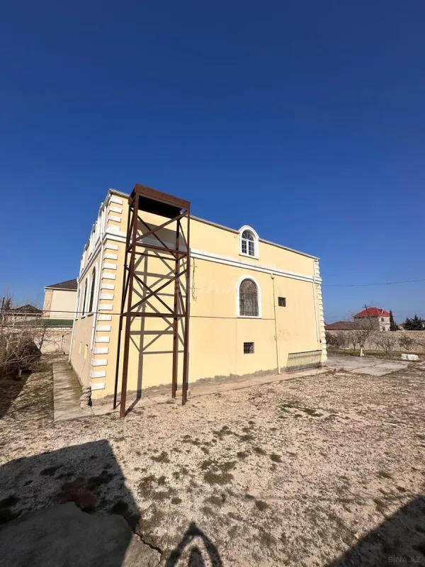 Satılır 4 otaqlı həyət evi 300 m²