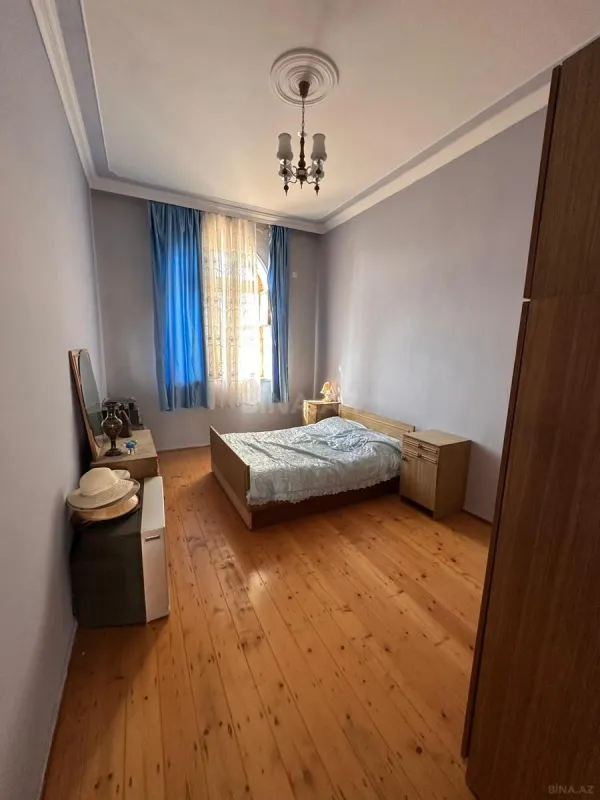 Satılır 4 otaqlı həyət evi 300 m²