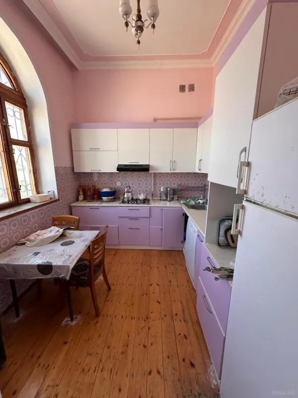 Satılır 4 otaqlı həyət evi 300 m²