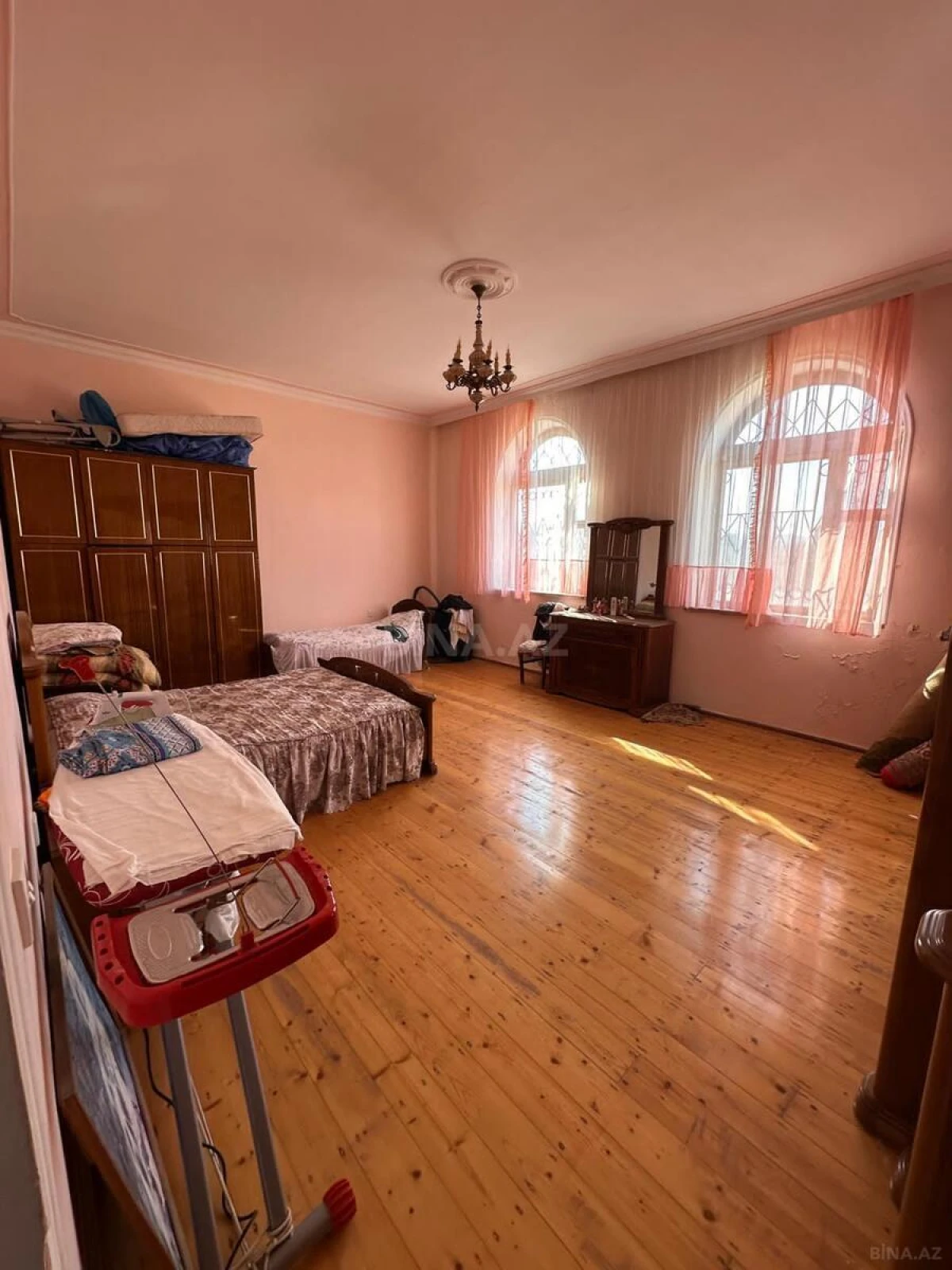 Satılır 4 otaqlı həyət evi 300 m²