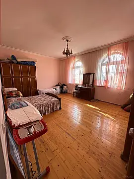 Satılır 4 otaqlı həyət evi 300 m²