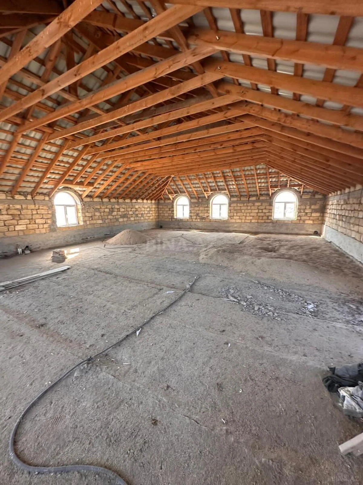 Satılır 4 otaqlı həyət evi 300 m²