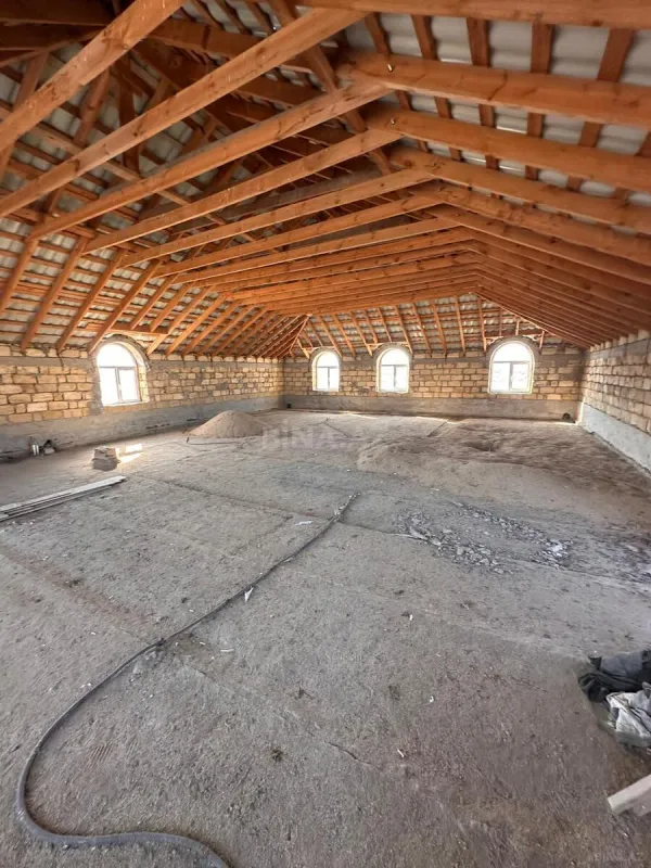 Satılır 4 otaqlı həyət evi 300 m²