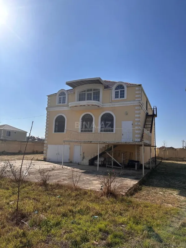 Satılır 4 otaqlı həyət evi 300 m²