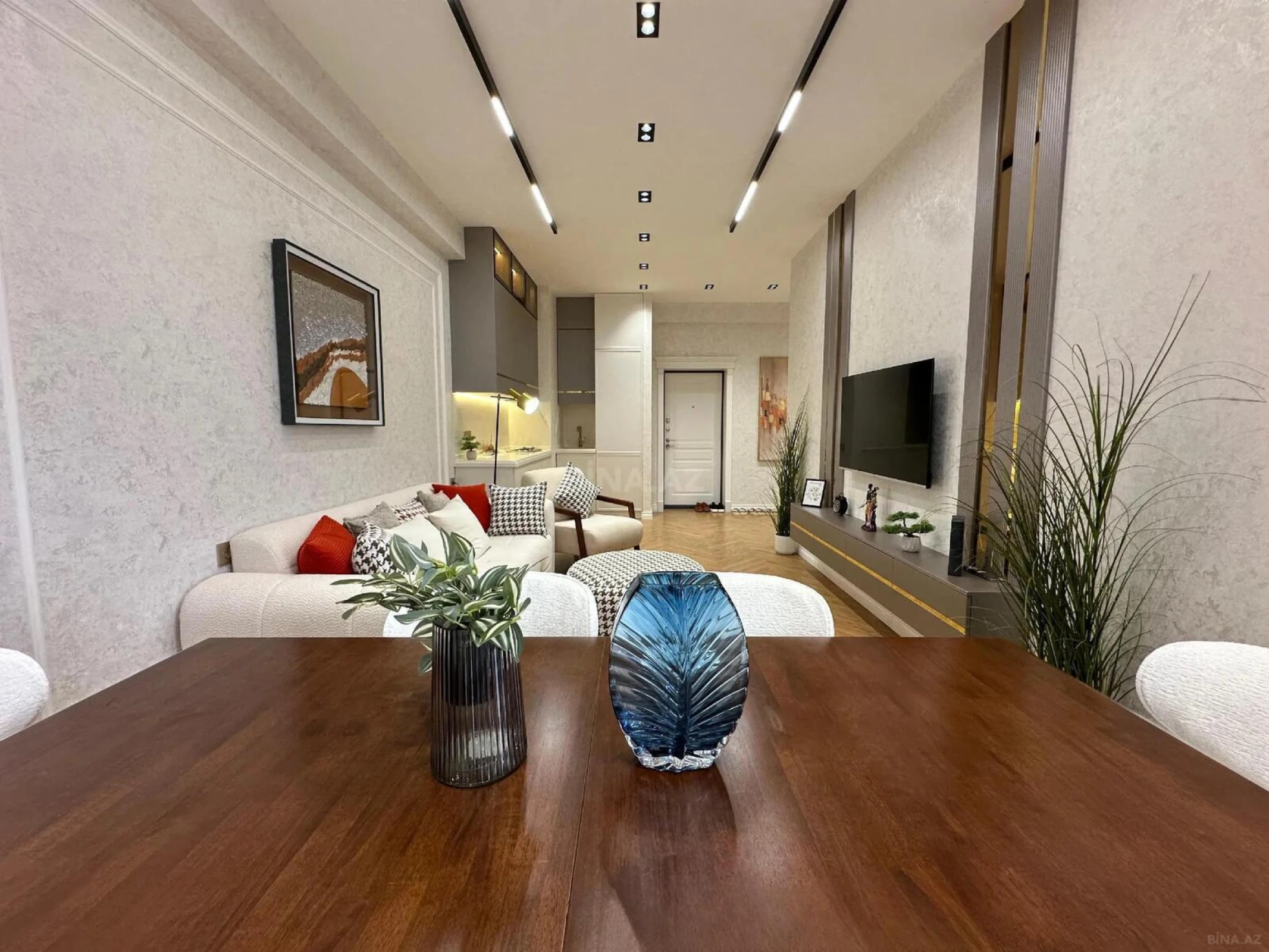 Kirayə verilir 2 otaqlı mənzil 80 m²