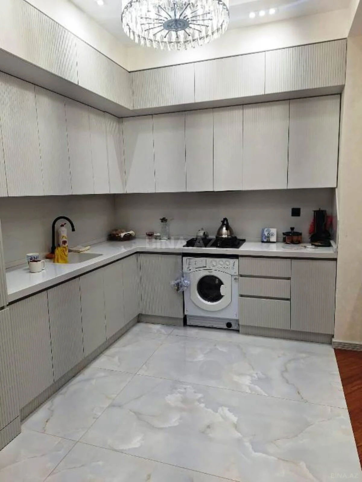 Satılır 3 otaqlı mənzil 117 m²