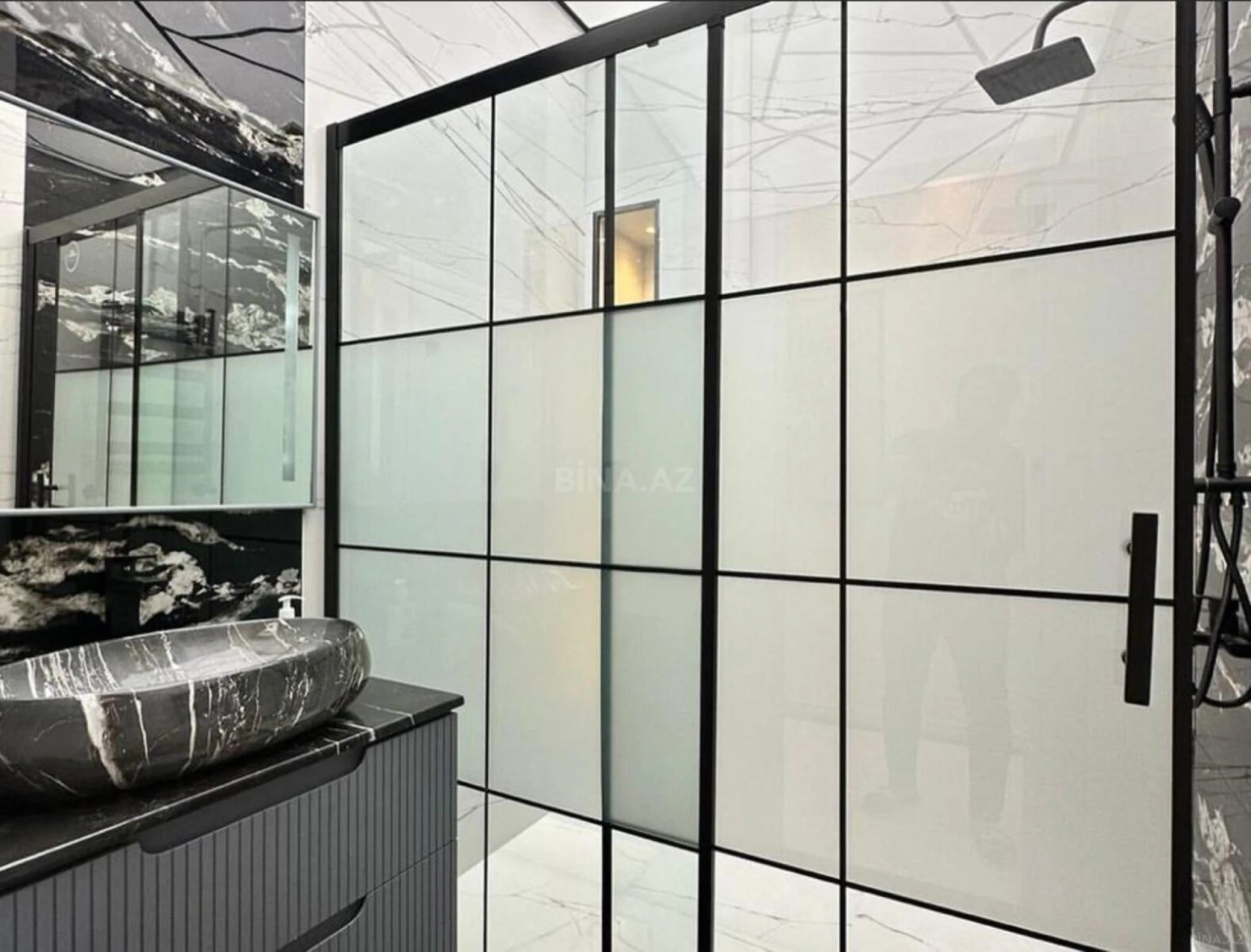 Kirayə verilir 3 otaqlı mənzil 145 m²