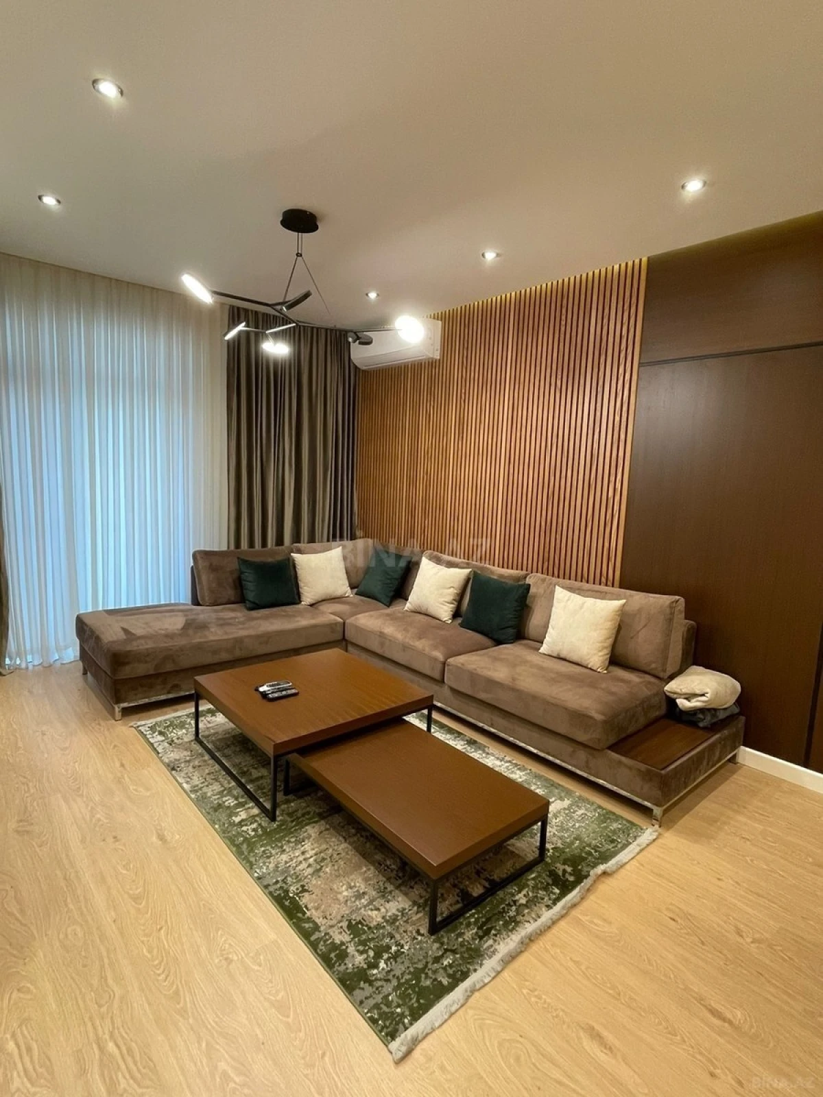 Kirayə verilir 2 otaqlı mənzil 85 m²