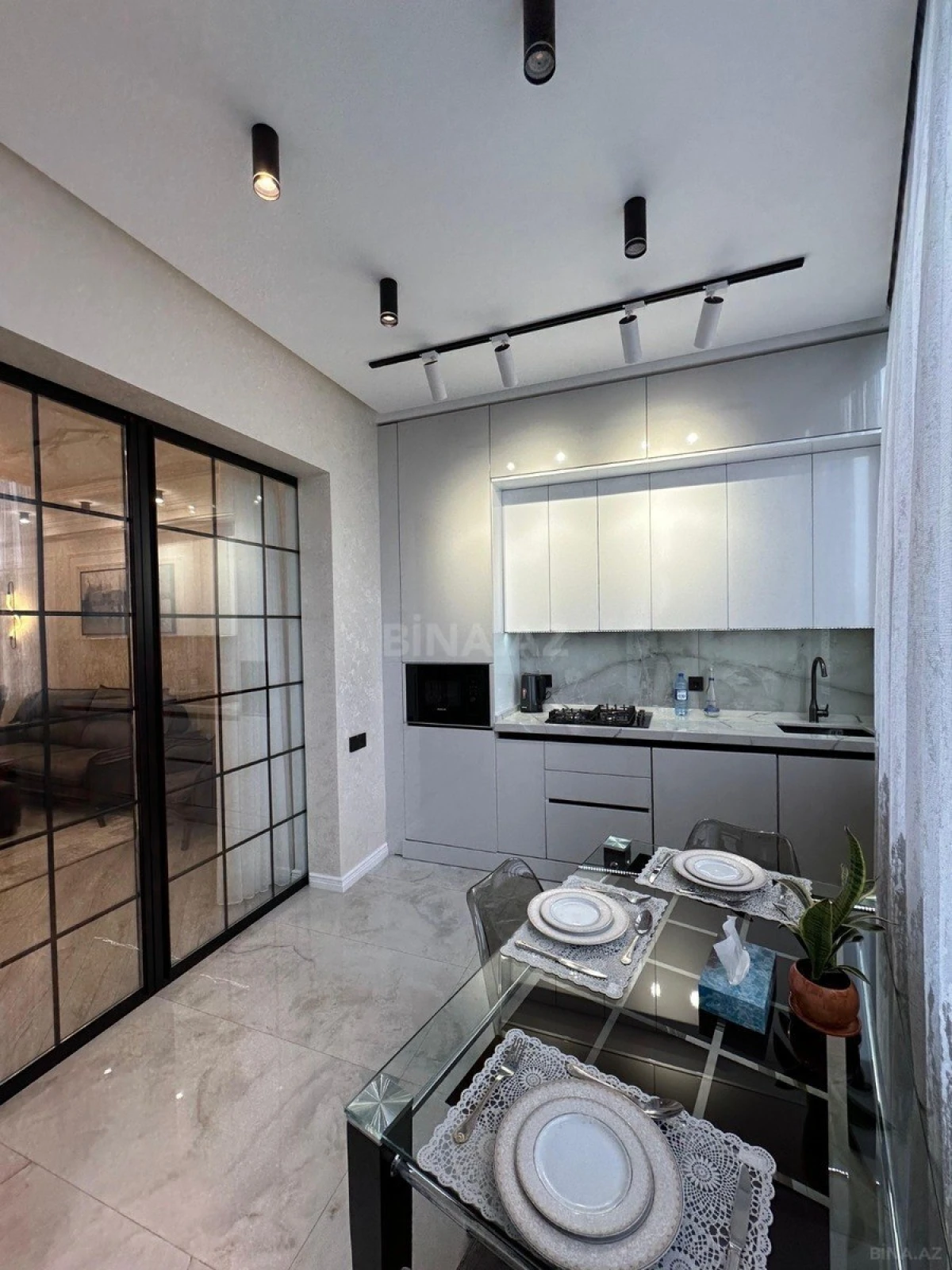 Kirayə verilir 2 otaqlı mənzil 85 m²