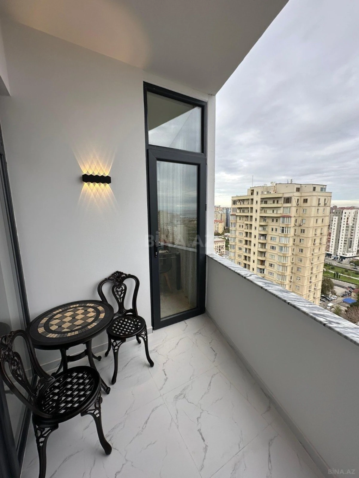 Kirayə verilir 2 otaqlı mənzil 85 m²