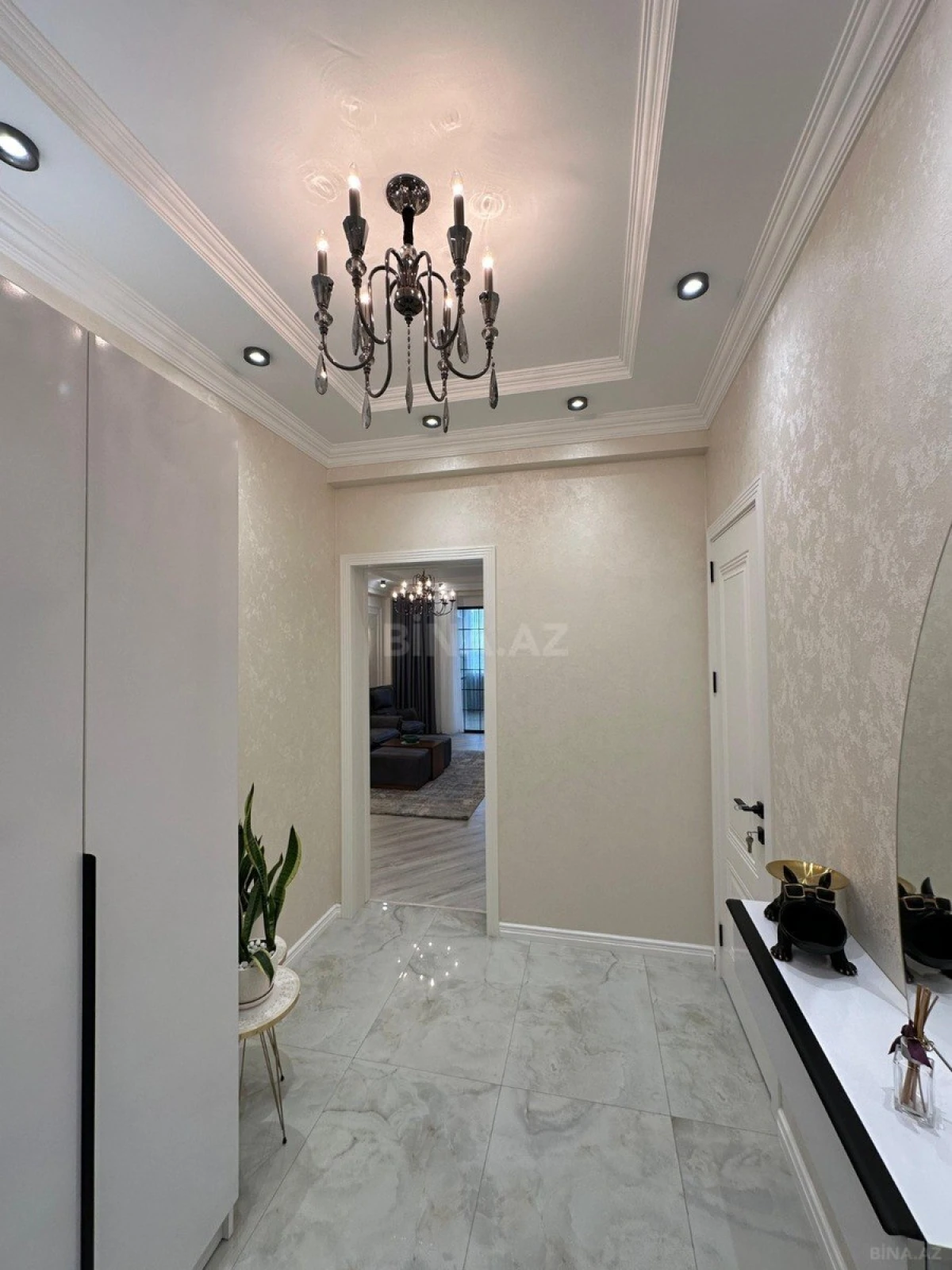 Kirayə verilir 2 otaqlı mənzil 85 m²