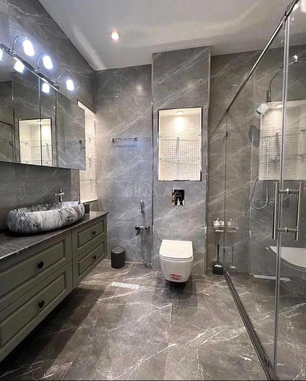 Kirayə verilir 3 otaqlı mənzil 150 m²