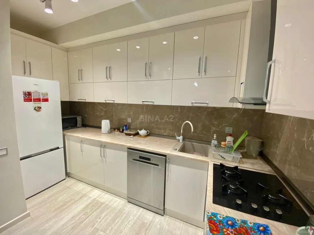 Kirayə verilir 2 otaqlı mənzil 80 m²