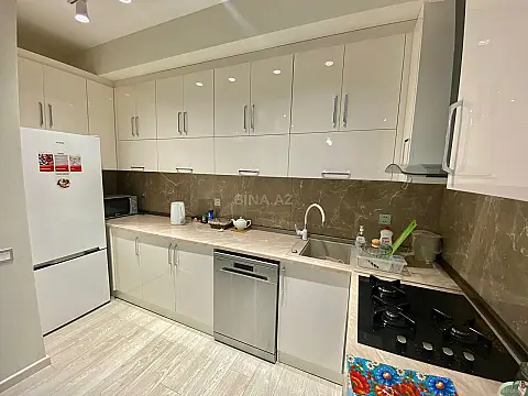 Kirayə verilir 2 otaqlı mənzil 80 m²
