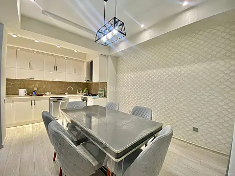 Kirayə verilir 2 otaqlı mənzil 80 m²