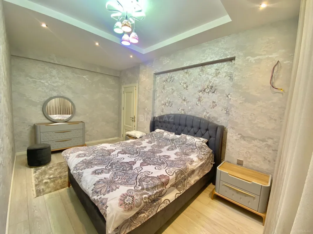Kirayə verilir 2 otaqlı mənzil 80 m²