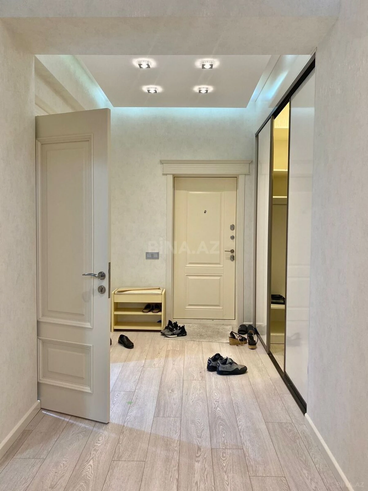 Kirayə verilir 2 otaqlı mənzil 80 m²