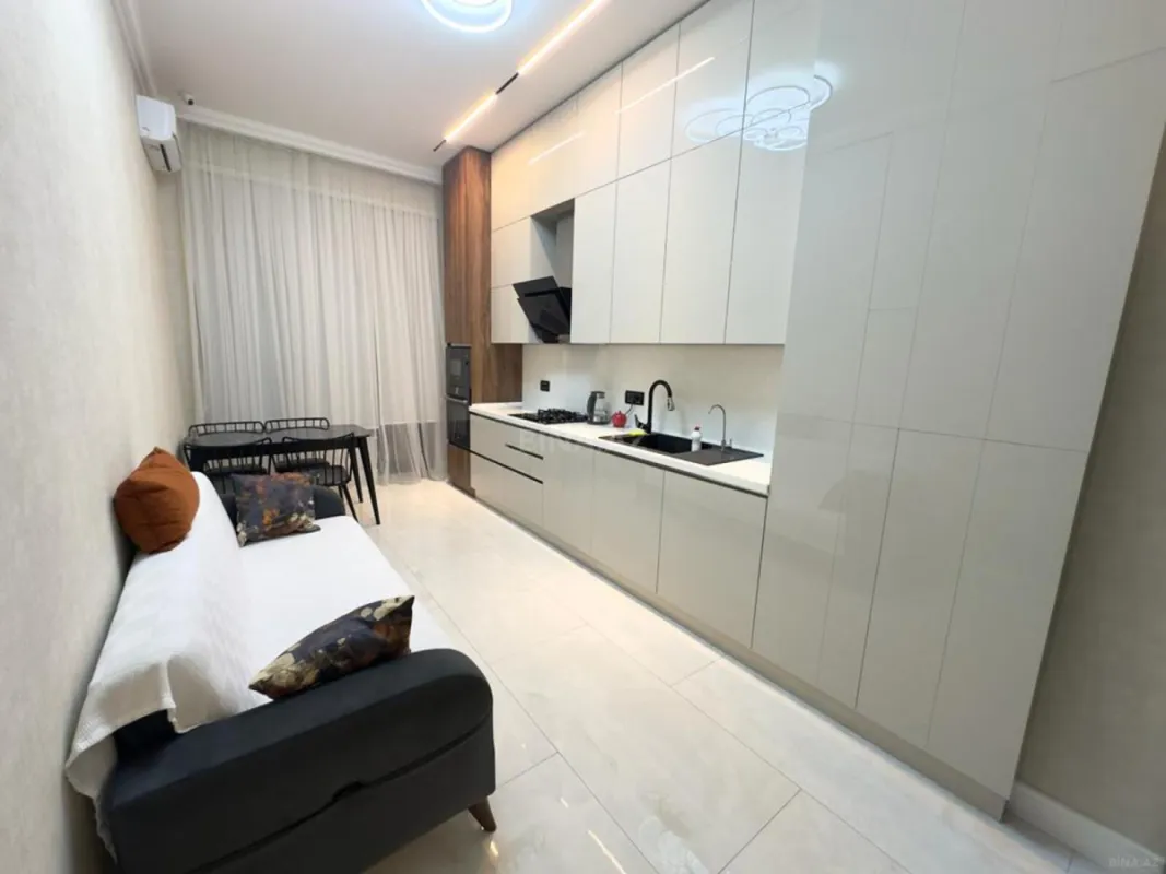Kirayə verilir 3 otaqlı mənzil 145 m²