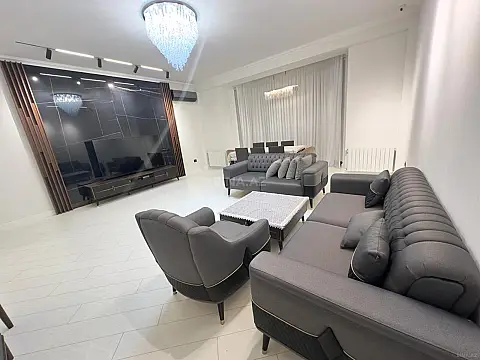 Kirayə verilir 3 otaqlı mənzil 145 m²