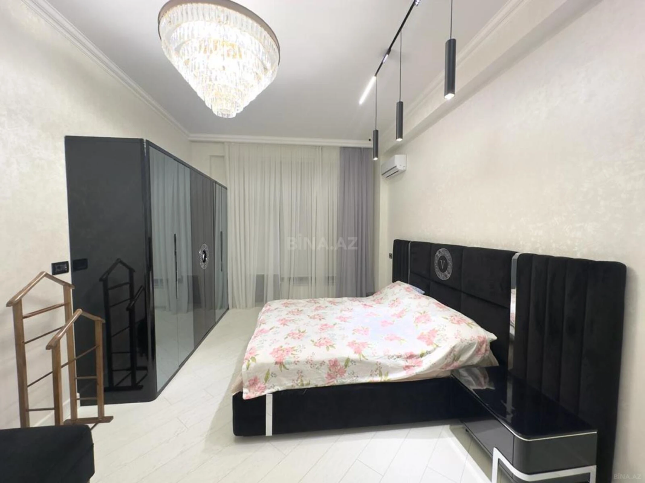 Kirayə verilir 3 otaqlı mənzil 145 m²