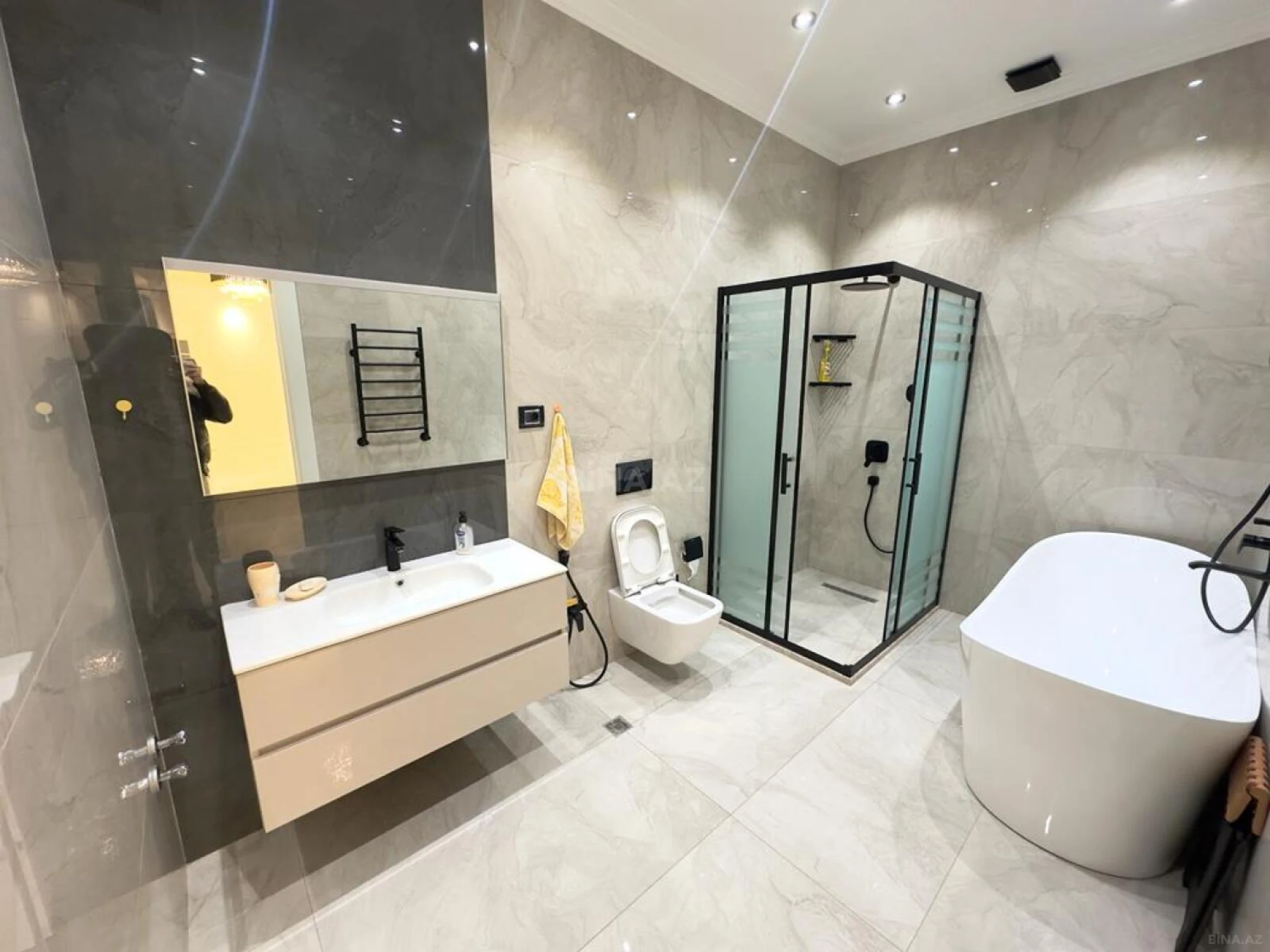 Kirayə verilir 3 otaqlı mənzil 145 m²