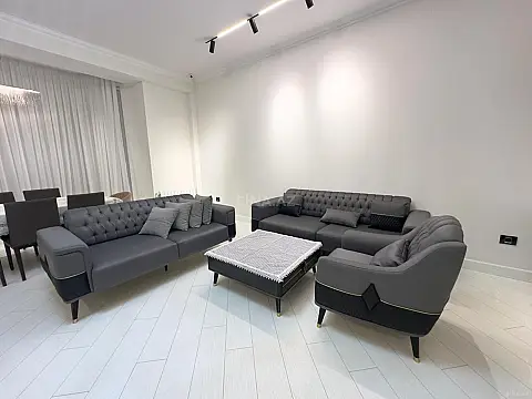 Kirayə verilir 3 otaqlı mənzil 145 m²