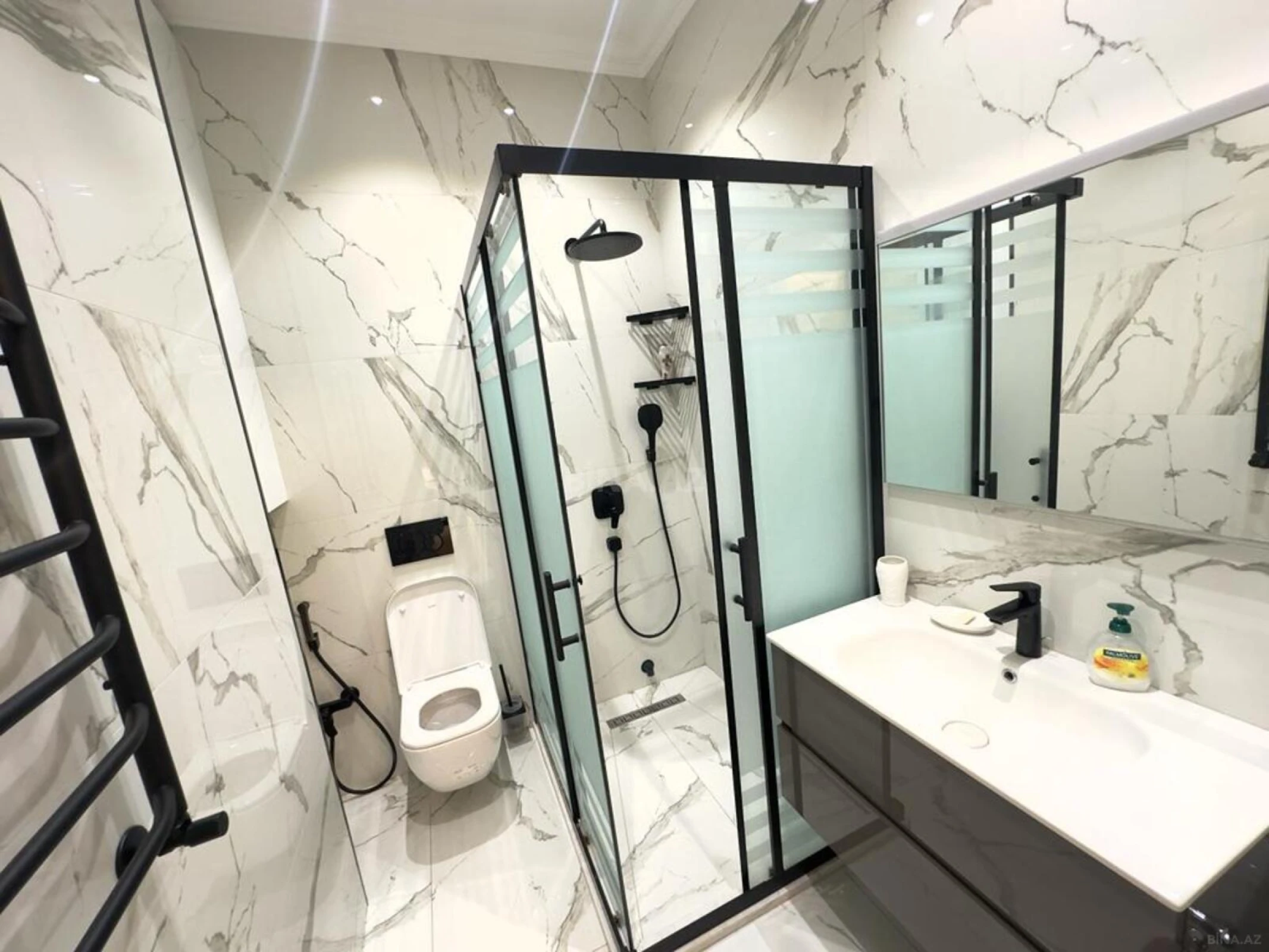 Kirayə verilir 3 otaqlı mənzil 145 m²