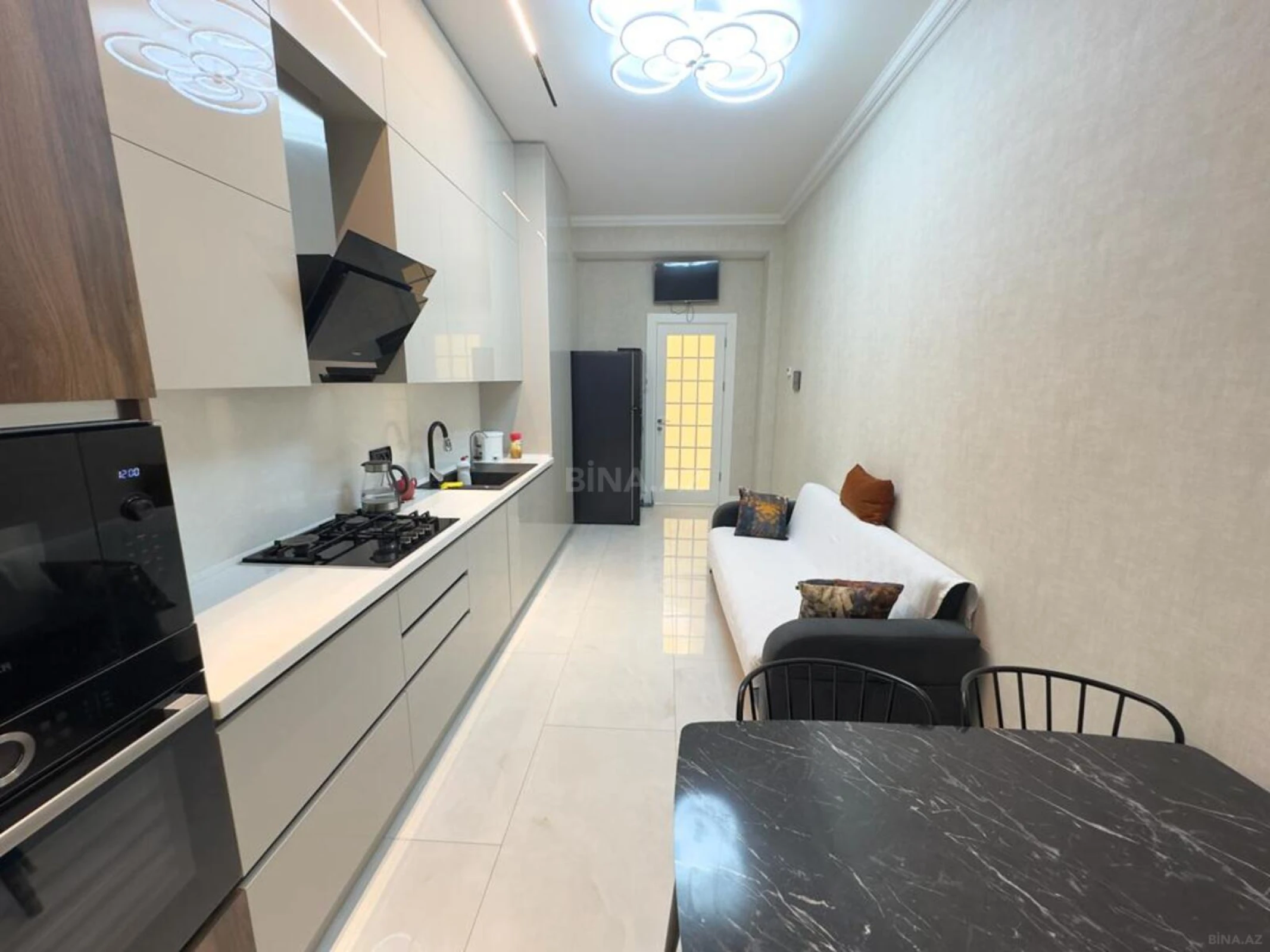 Kirayə verilir 3 otaqlı mənzil 145 m²