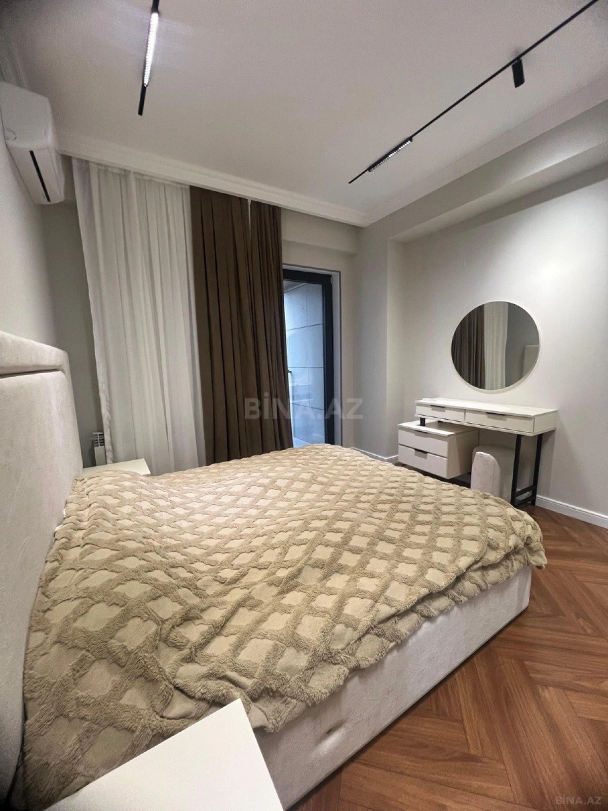 Kirayə verilir 2 otaqlı mənzil 80 m²