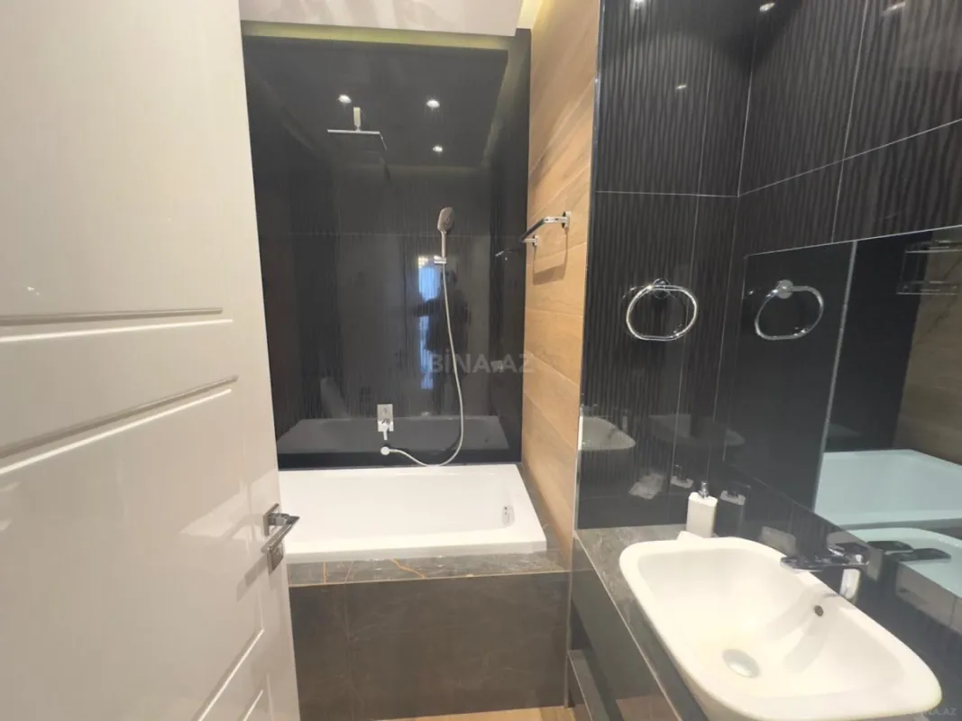Kirayə verilir 3 otaqlı mənzil 140 m²