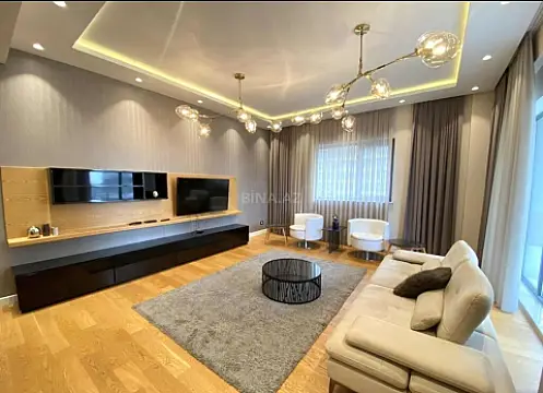 Kirayə verilir 3 otaqlı mənzil 140 m²