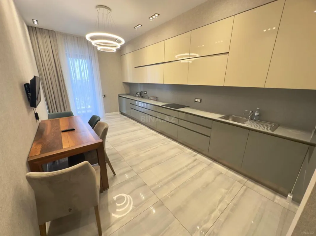 Kirayə verilir 3 otaqlı mənzil 140 m²