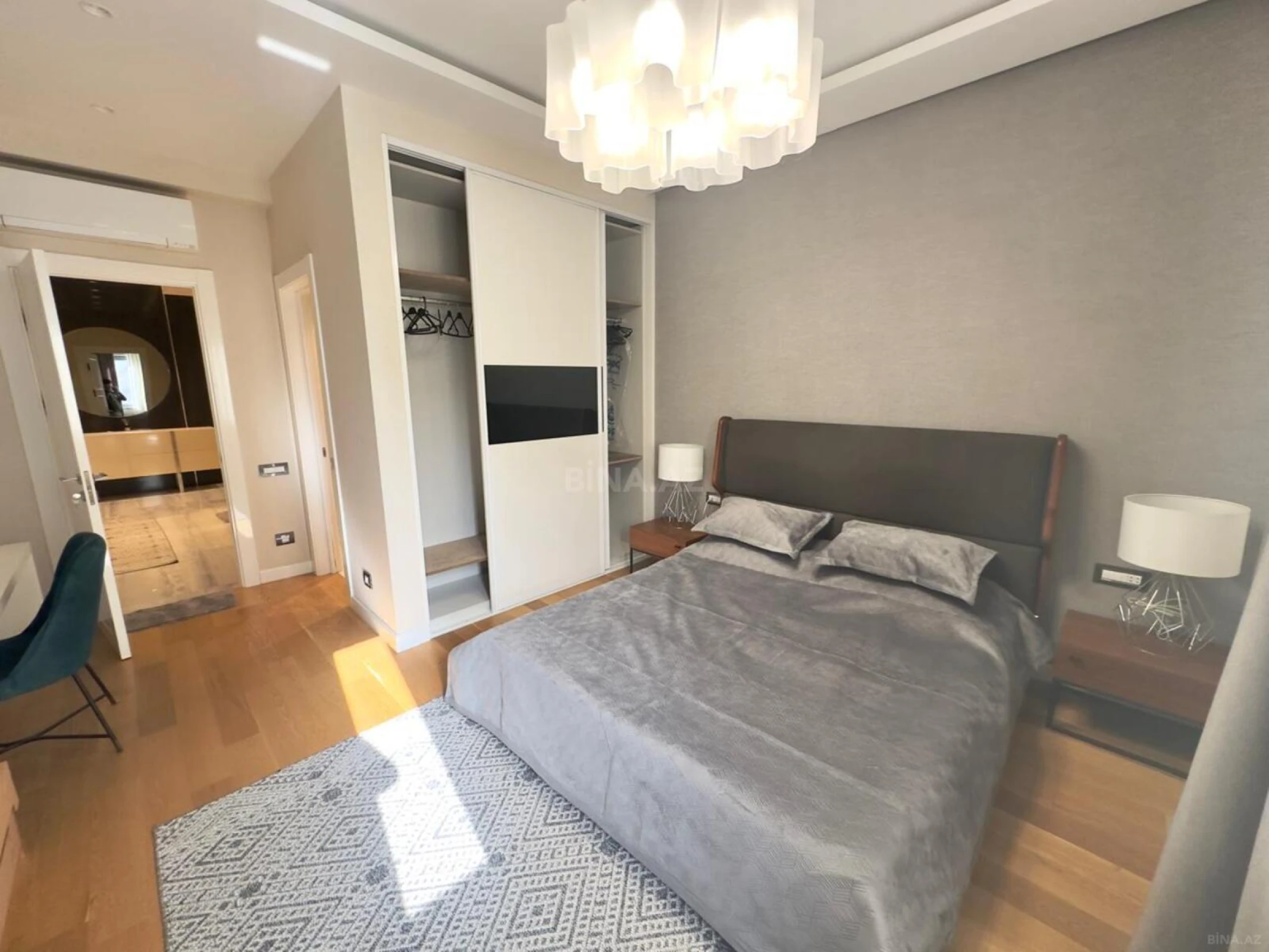 Kirayə verilir 3 otaqlı mənzil 140 m²