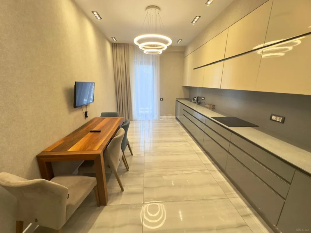 Kirayə verilir 3 otaqlı mənzil 140 m²