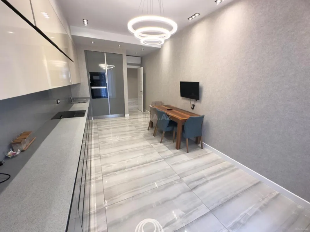 Kirayə verilir 3 otaqlı mənzil 140 m²
