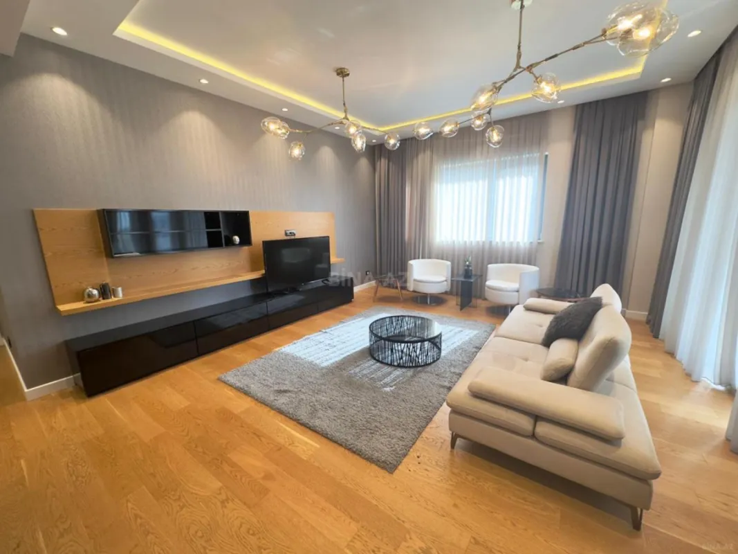 Kirayə verilir 3 otaqlı mənzil 140 m²