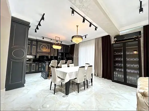 Kirayə verilir 3 otaqlı mənzil 150 m²