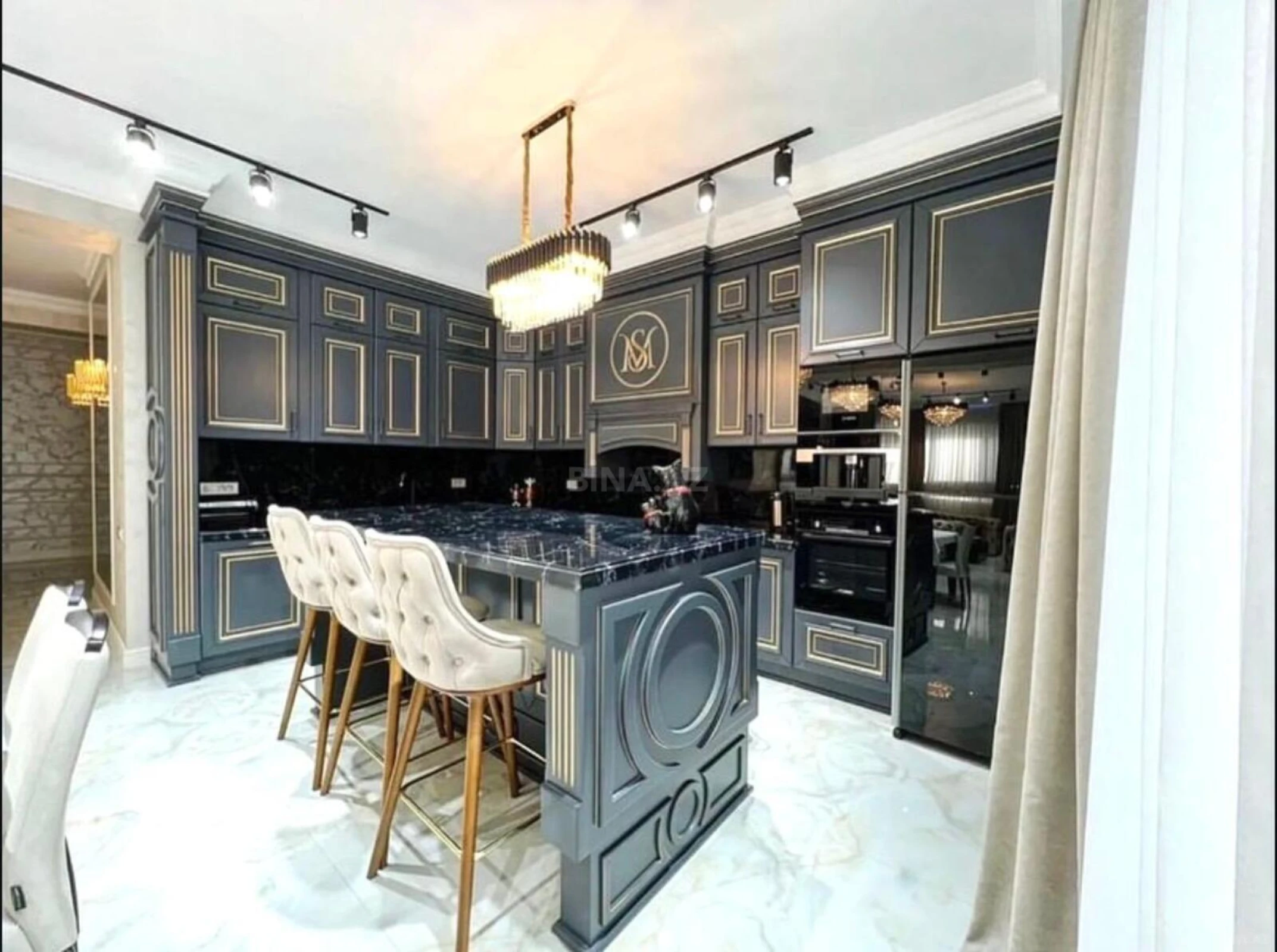 Kirayə verilir 3 otaqlı mənzil 150 m²