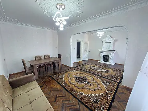 Kirayə verilir 4 otaqlı mənzil 100 m² — Bakı, Şəhər mərkəzi 4 otaq 100.00 m²