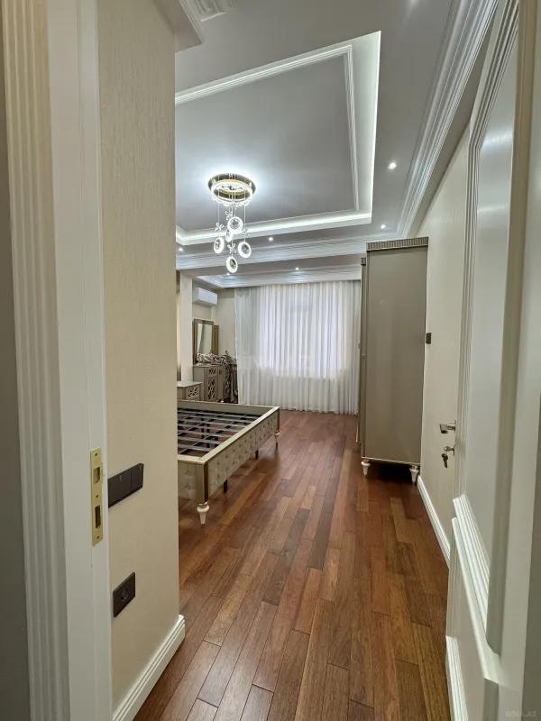 Satılır 4 otaqlı mənzil 164 m²