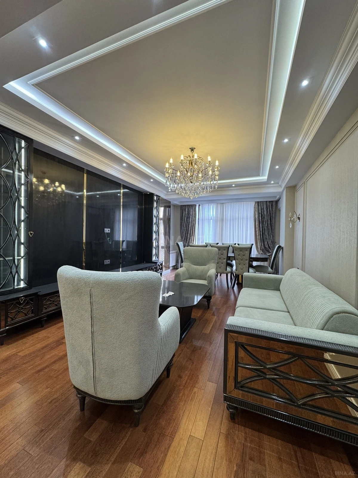 Satılır 4 otaqlı mənzil 164 m²