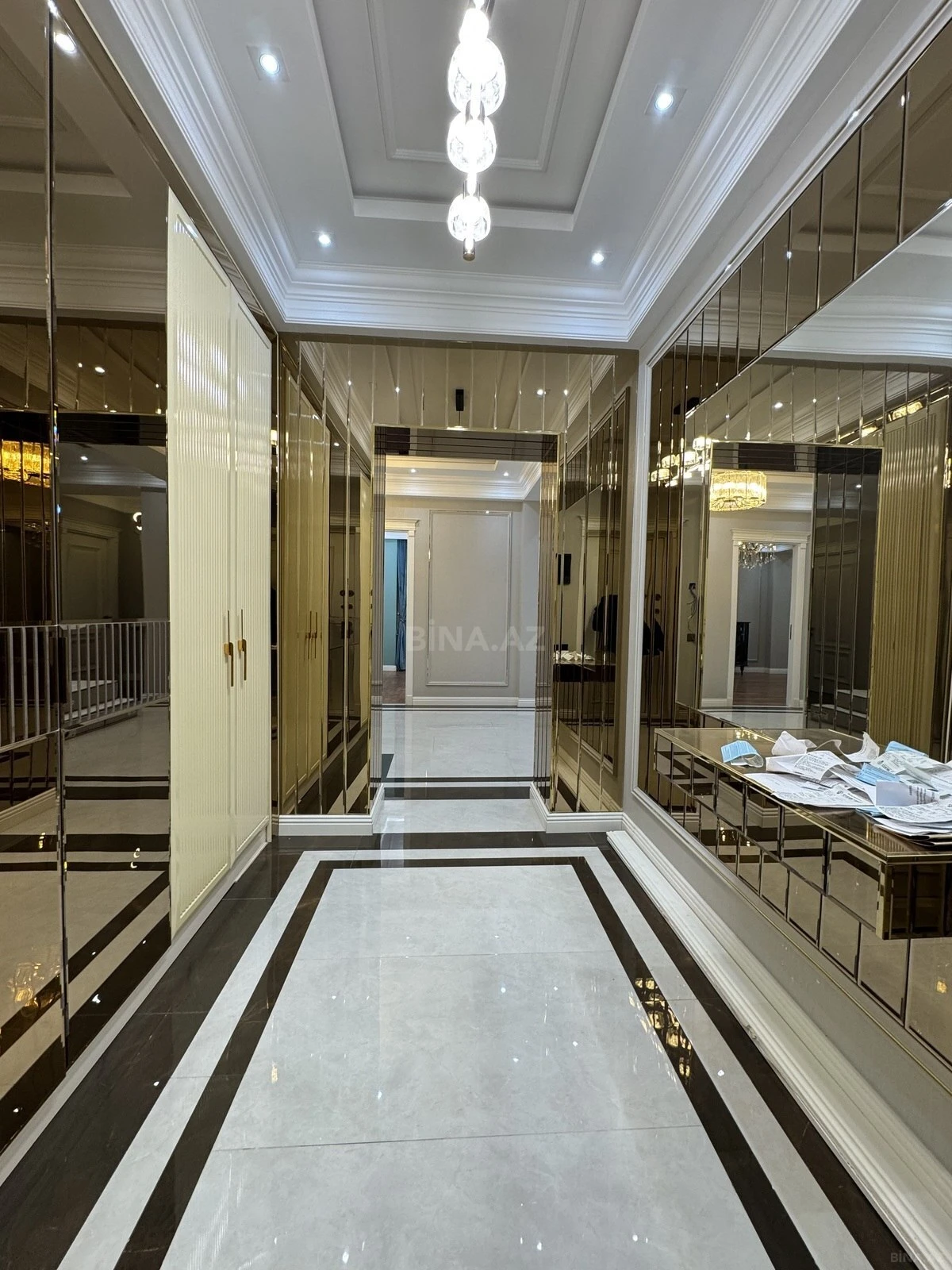 Satılır 4 otaqlı mənzil 164 m²