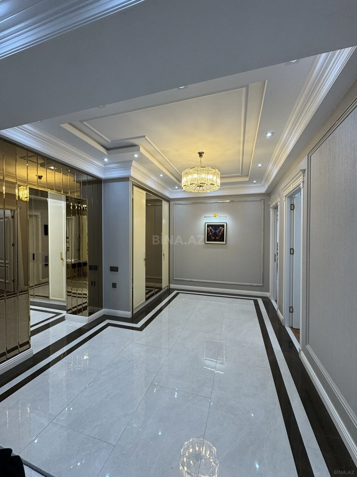 Satılır 4 otaqlı mənzil 164 m²