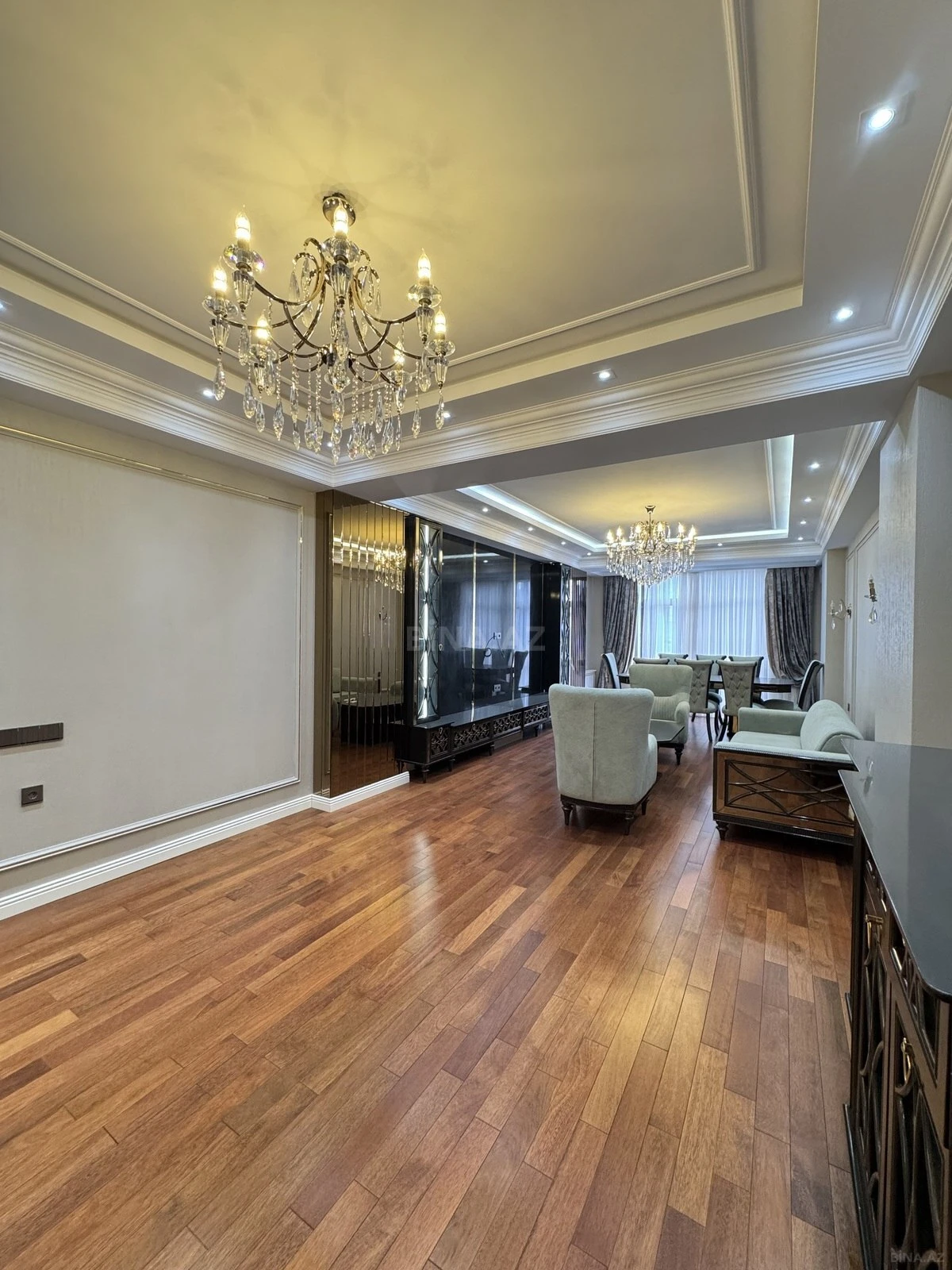 Satılır 4 otaqlı mənzil 164 m²